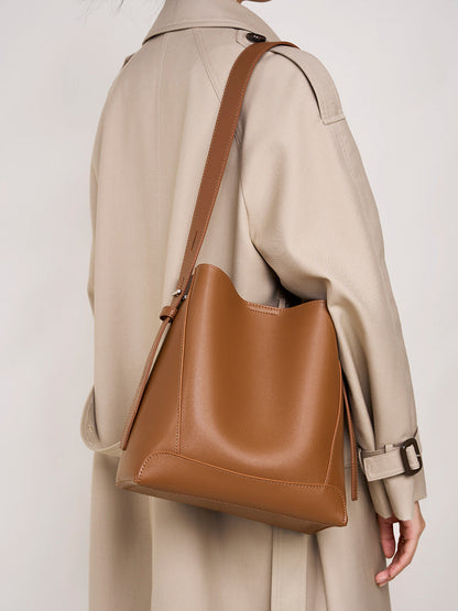 Carlota | Bolso Saco de Piel Auténtica con Bandolera Ajustable