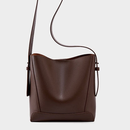 Carlota | Bolso Saco de Piel Auténtica con Bandolera Ajustable